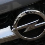 Opel-تستدعي-أكثر-من-900-ألف-سيارة-بسبب-وسادات-الأمان.jpg